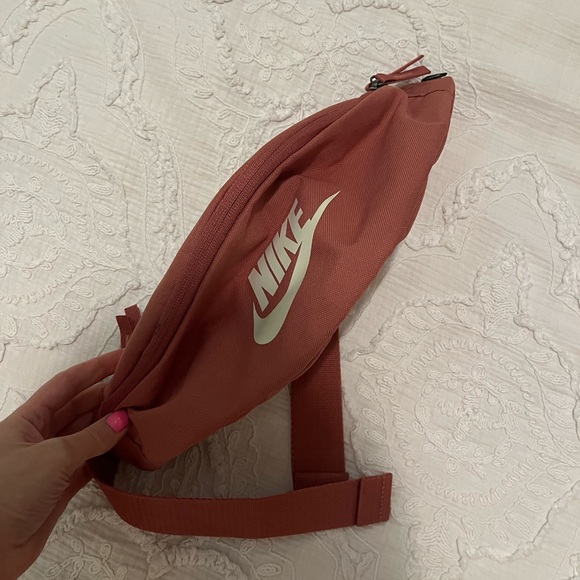 Woman nike waist bag - Picture 4 of 8